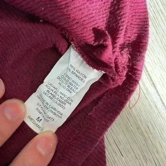 Ambiance Maroon V-Neck Tee Size Medium - Picture 6 of 10